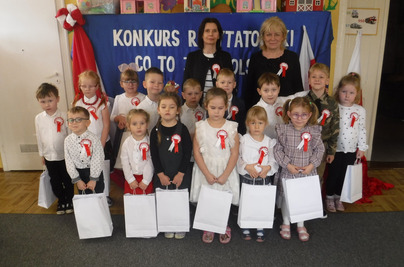  „SŁONECZKA” recytują wiersze o Polsce 